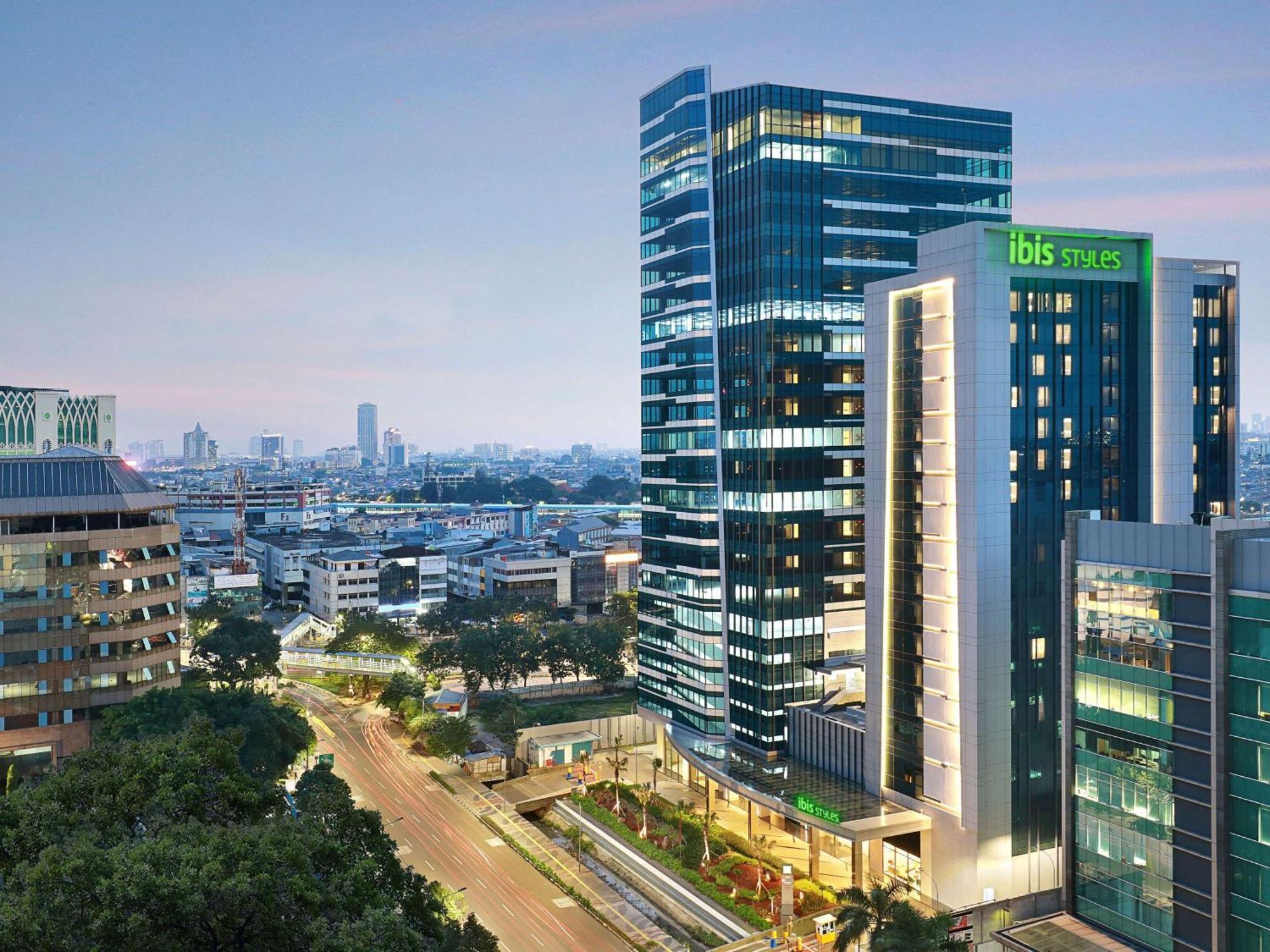 Ibis Styles Jakarta Tanah Abang Exterior foto